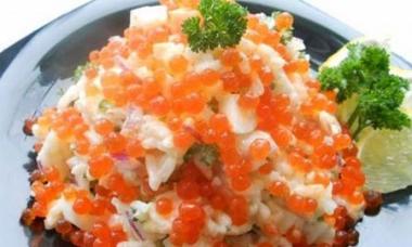 Салат с кальмарами и кукурузой Салат с кальмарами и кукурузой классический рецепт