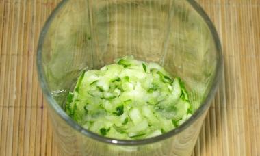 Evde salatalık toniği ve losyonu yapımı