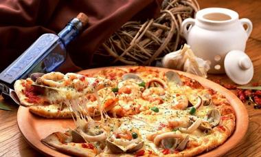 Pizza ca într-o pizzerie acasă: cele mai delicioase și simple rețete de pizza de casă și aluat pentru ea cu descrieri pas cu pas, fotografii și videoclipuri