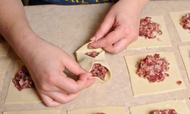 Recettes de manti à la viande : comment cuisiner des manti correctement et savoureusement Recette de pâte de manti à l'huile végétale.